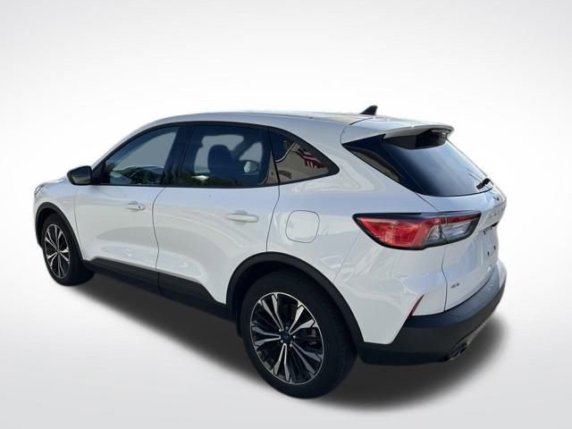 Certified 2022 Ford Escape SE w/ SE Sport Appearance Package image 5