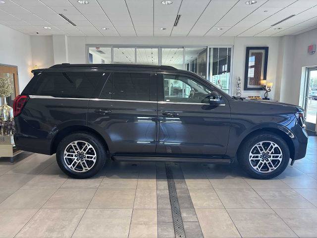 Certified 2025 Ford Expedition Active AWD/4WD image 2