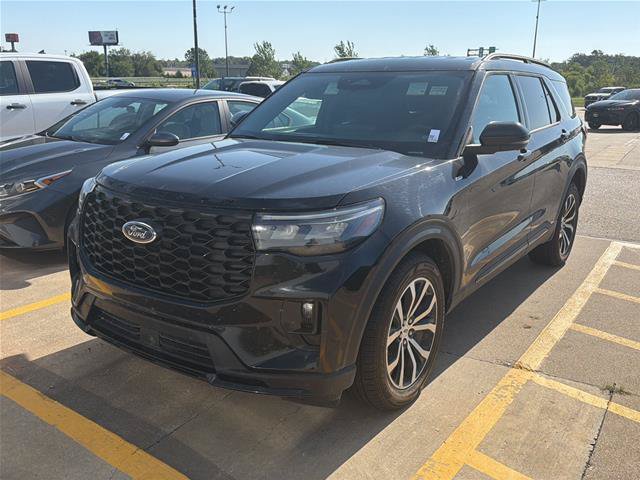 Certified 2025 Ford Explorer ST-Line AWD/4WD image 2