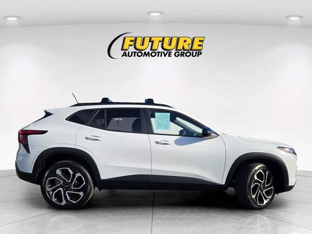 Used 2025 Chevrolet Trax RS w/ Driver Confidence Package image 2