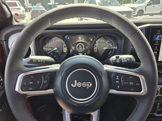 Used 2025 Jeep Wrangler Unlimited Sahara AWD/4WD image 30