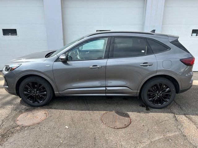 Certified 2023 Ford Escape ST-Line Elite w/ Premium Technology Package AWD/4WD image 3