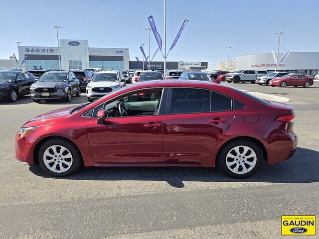 Used 2026 Toyota Corolla LE FWD image 3