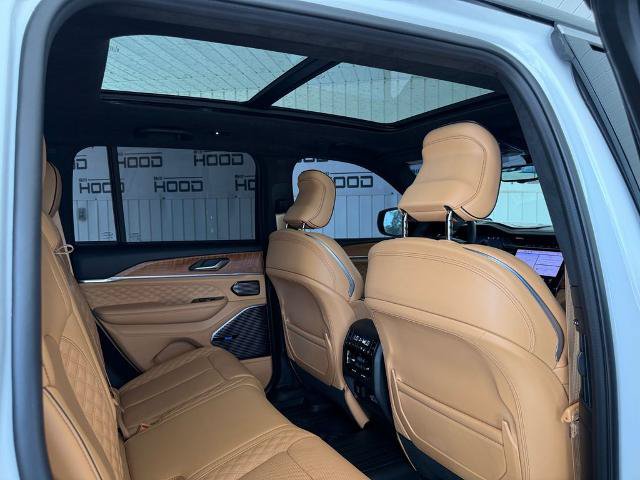 Used 2025 Jeep Grand Cherokee Summit AWD/4WD image 10
