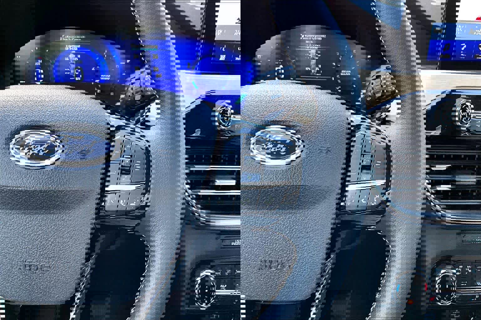 Certified 2022 Ford Escape Titanium w/ Titanium Elite Package image 27