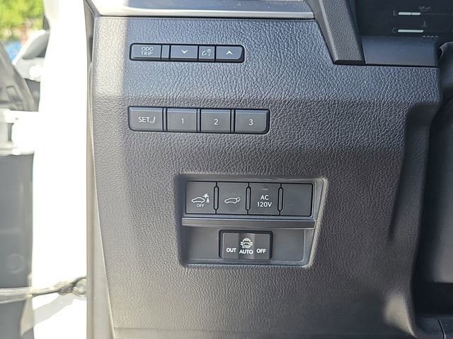 Used 2025 Lexus GX 550 w/ Accessory Package (2T) AWD/4WD image 33
