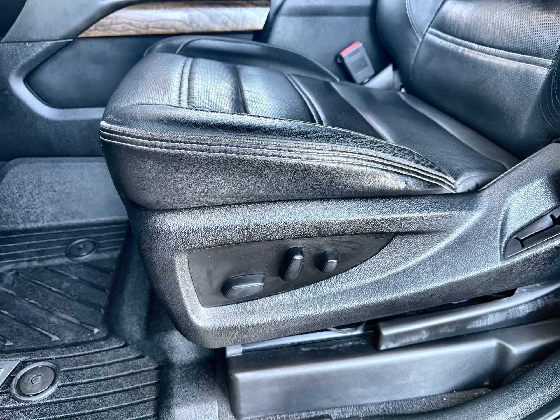 Used 2019 GMC Yukon Denali w/ Open Road Package AWD/4WD image 12