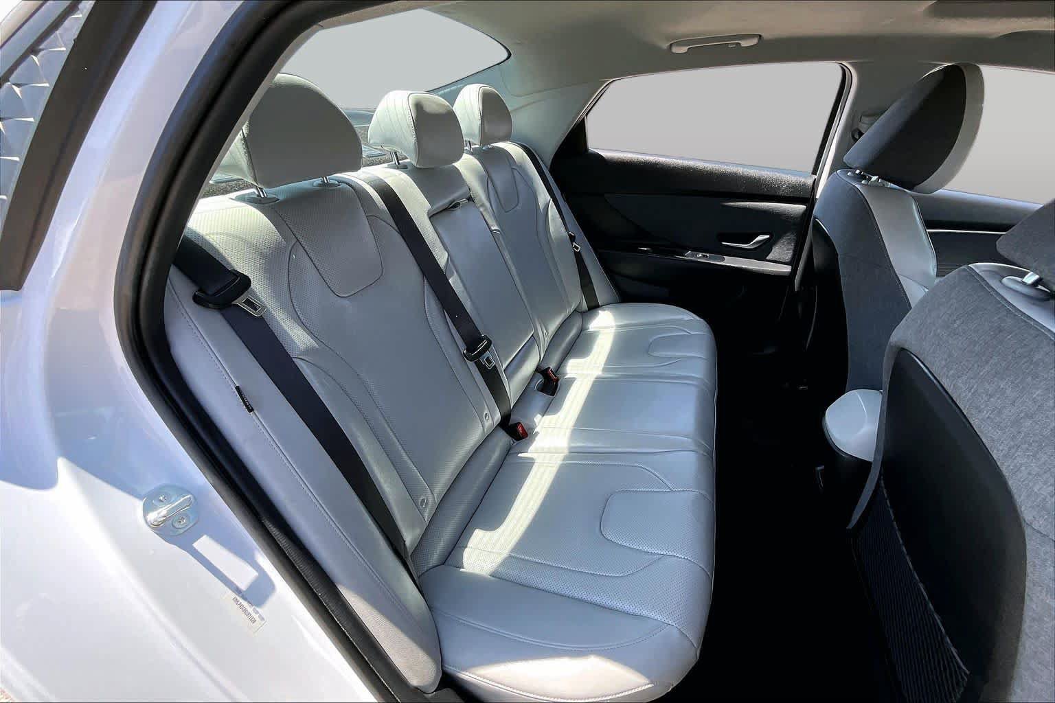 Used 2025 Hyundai Elantra Limited FWD image 19