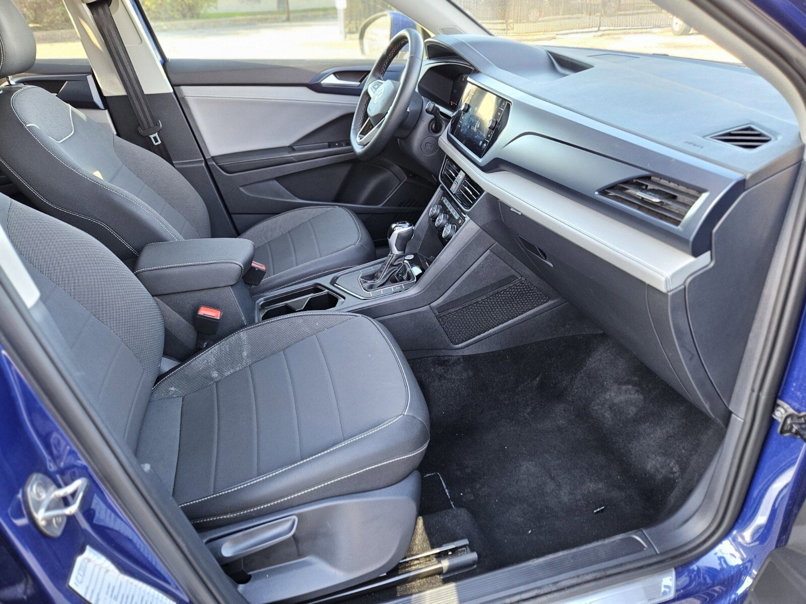 Used 2024 Volkswagen Taos SE image 12