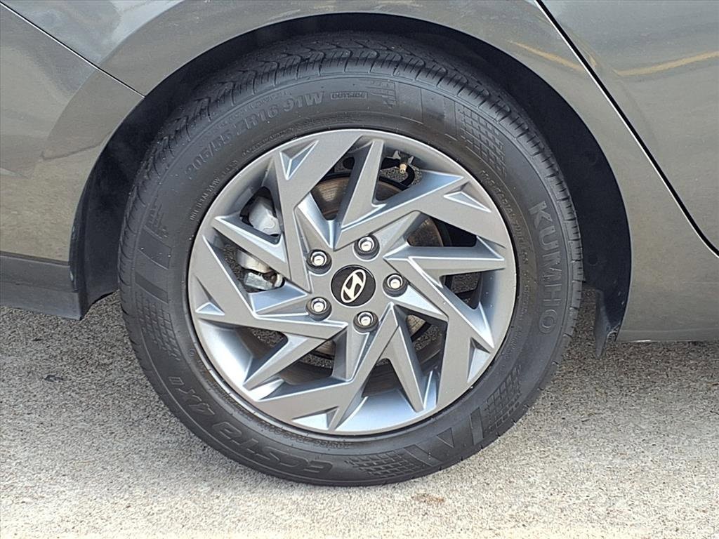 Used 2024 Hyundai Elantra SEL image 30