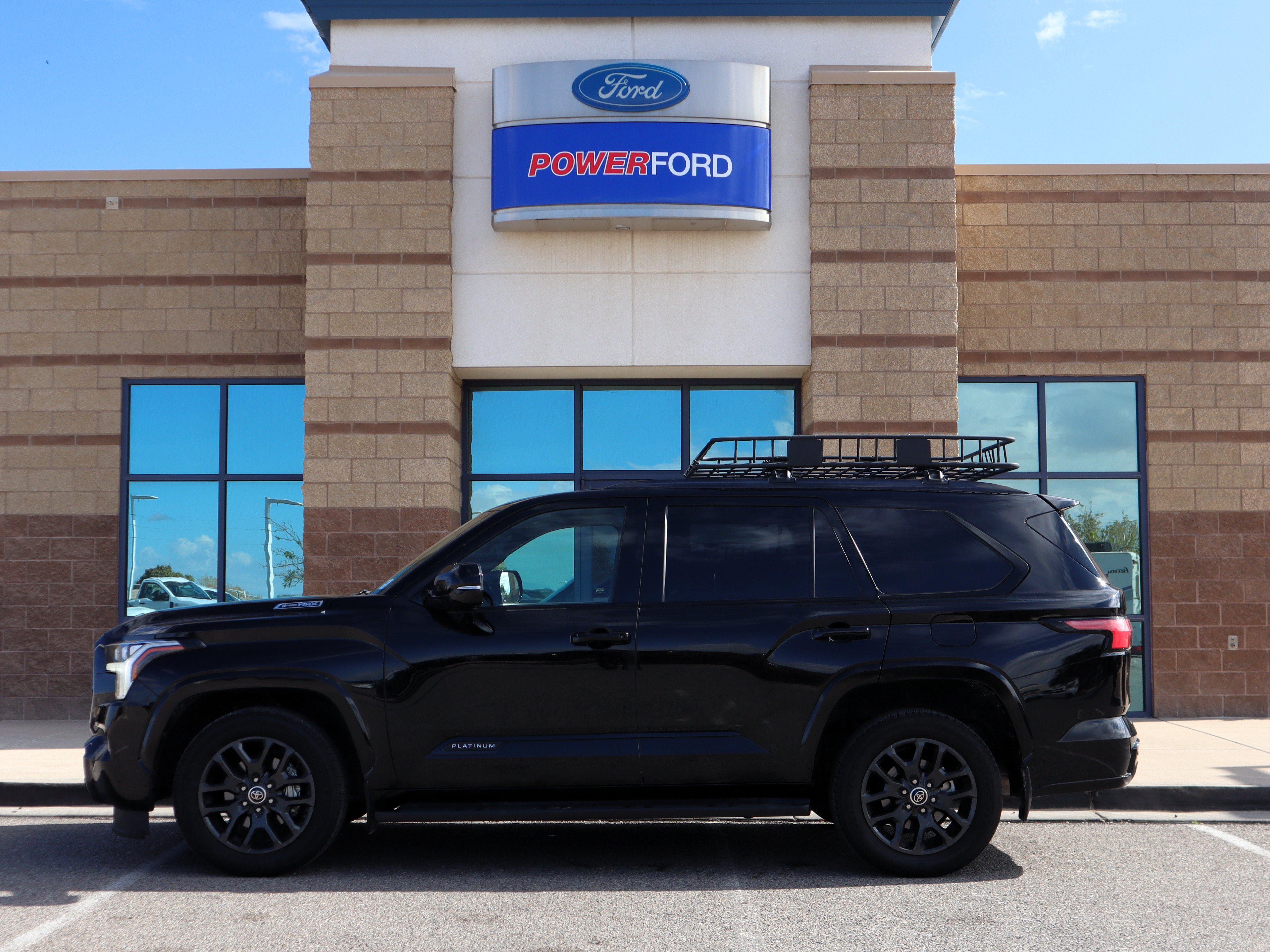 Used 2023 Toyota Sequoia Platinum AWD/4WD image 9