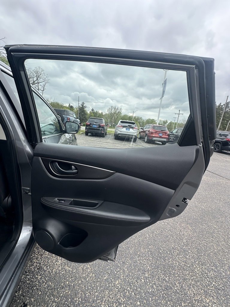 Used 2021 Nissan Rogue Sport S image 16