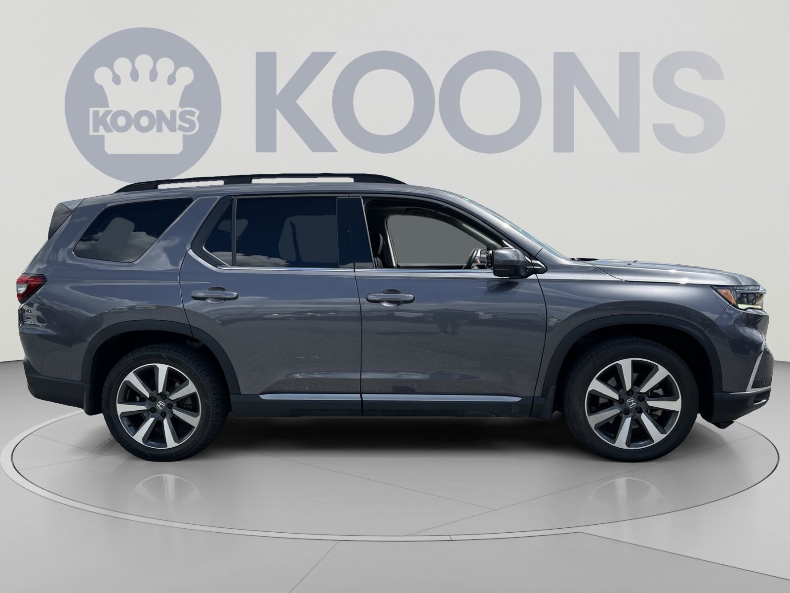 Used 2025 Honda Pilot Touring image 8