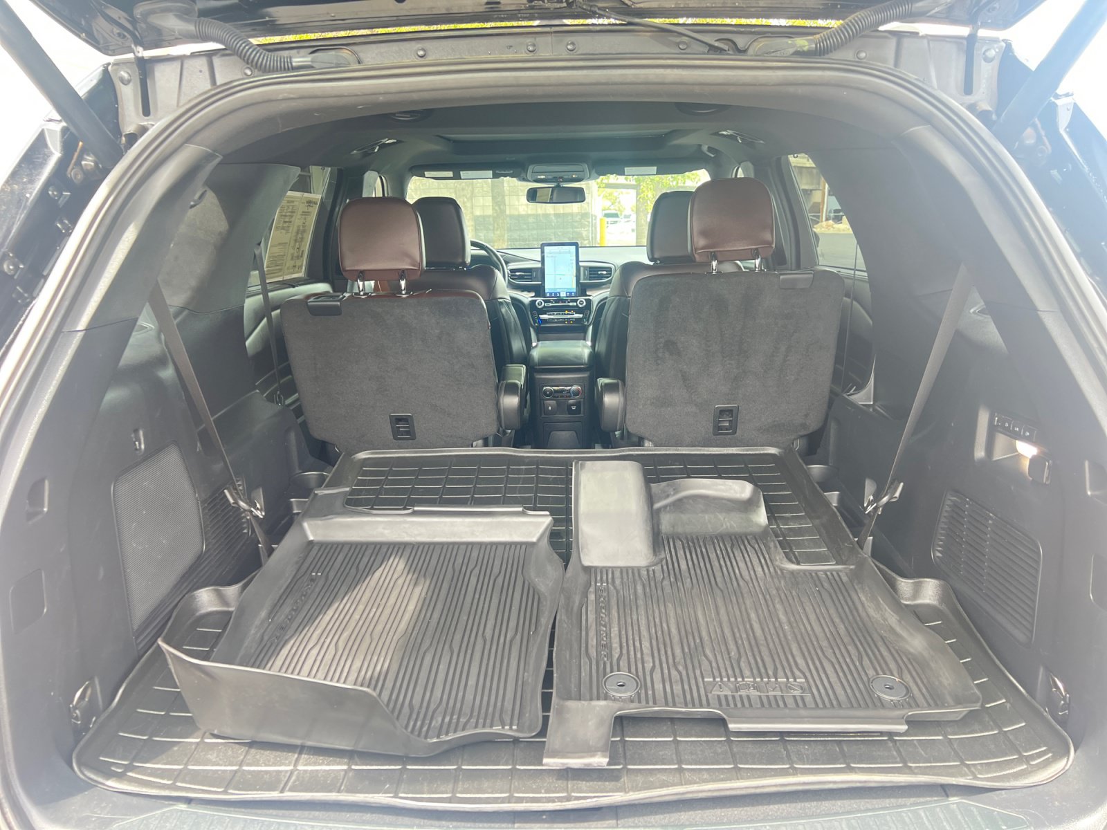 Certified 2023 Ford Explorer Platinum w/ Technology Package AWD/4WD image 28