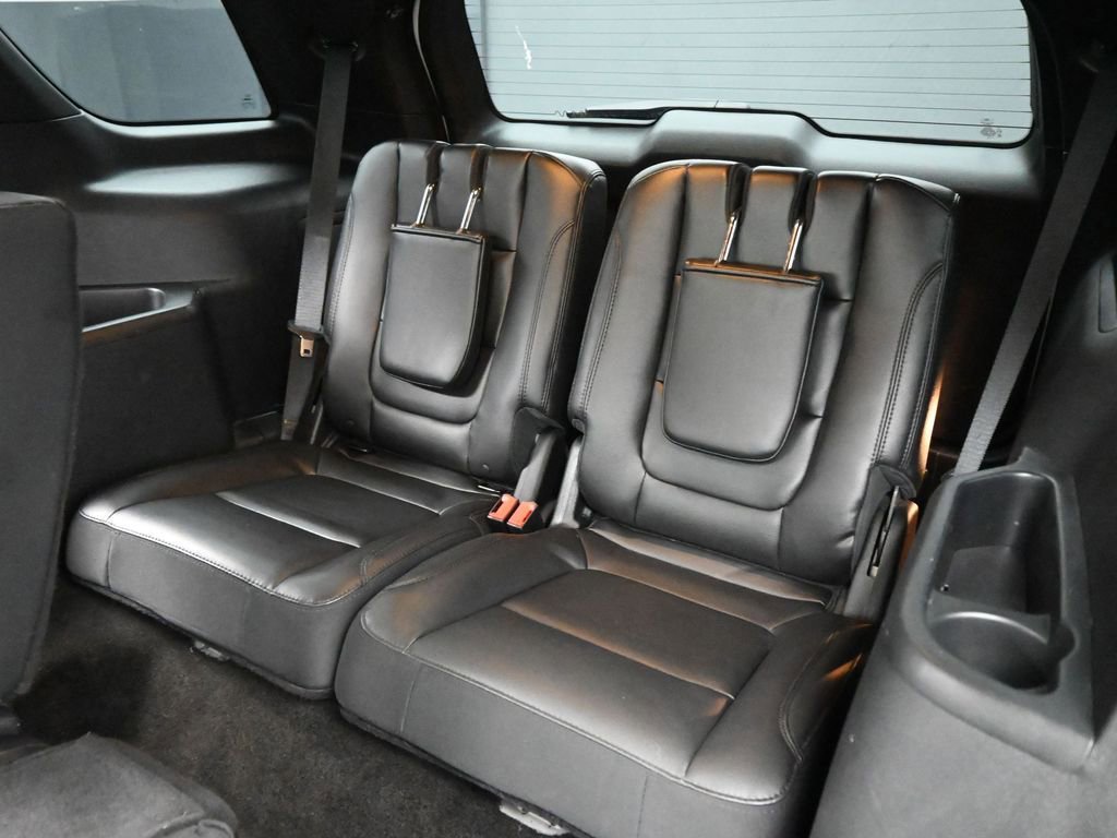 Certified 2018 Ford Explorer XLT w/ Equipment Group 202A FWD image 19