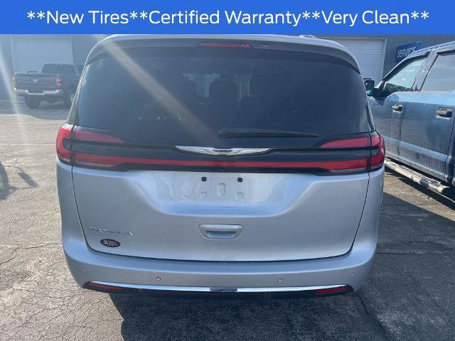 Used 2022 Chrysler Pacifica Touring-L w/ Uconnect Theater Family Group image 5