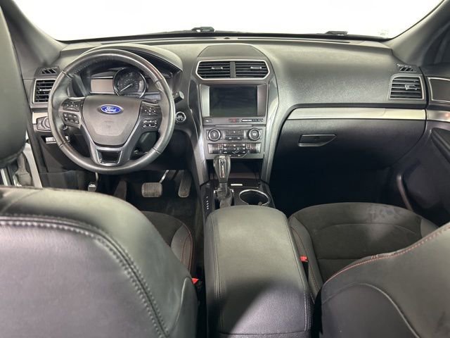 Certified 2018 Ford Explorer XLT w/ Equipment Group 202A AWD/4WD image 18