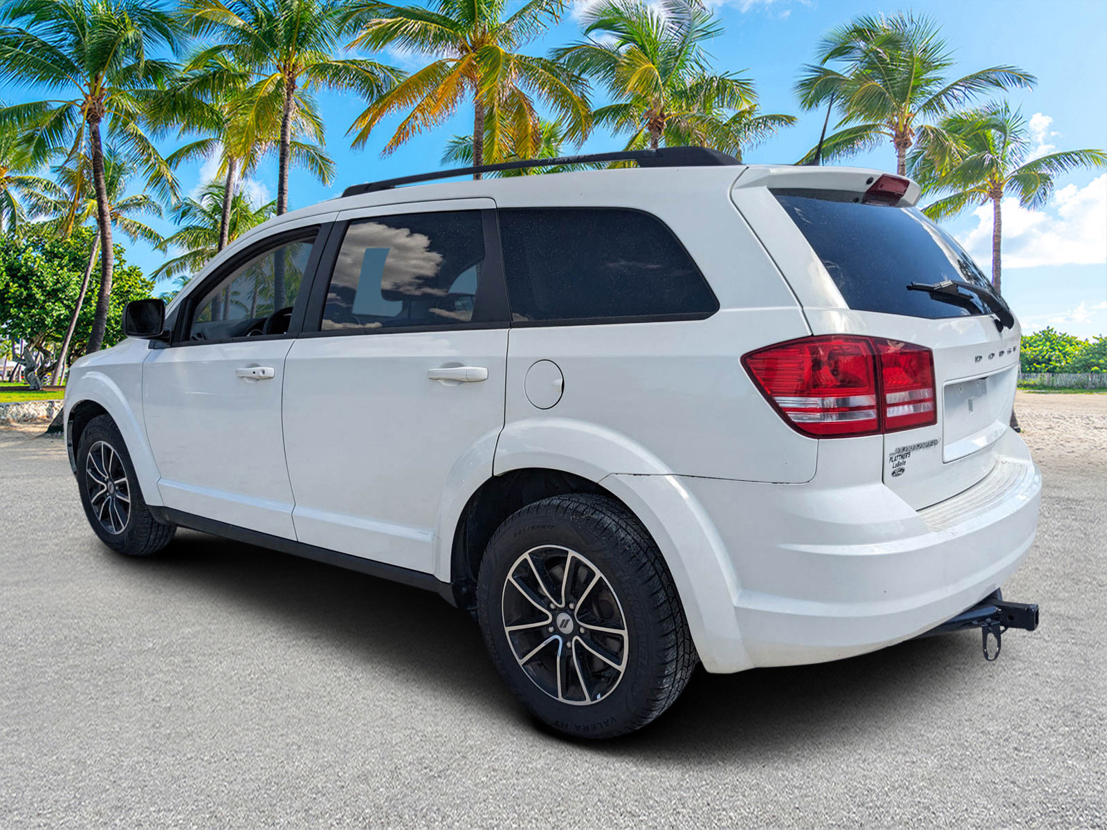 Used 2018 Dodge Journey SE w/ Connectivity Group image 2