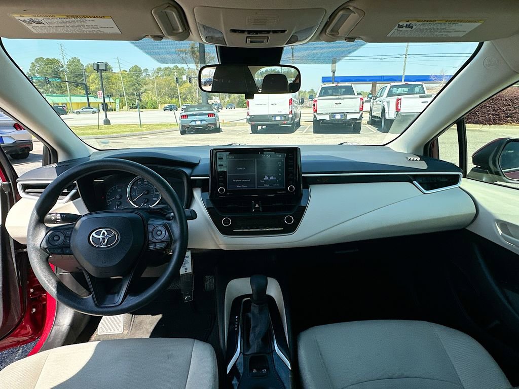 Used 2022 Toyota Corolla LE image 3