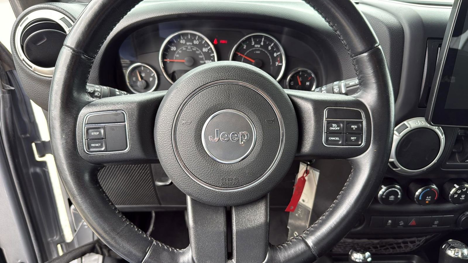 Used 2018 Jeep Wrangler Unlimited Sahara AWD/4WD image 15