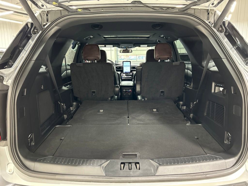 Certified 2023 Ford Explorer Platinum w/ Technology Package AWD/4WD image 28