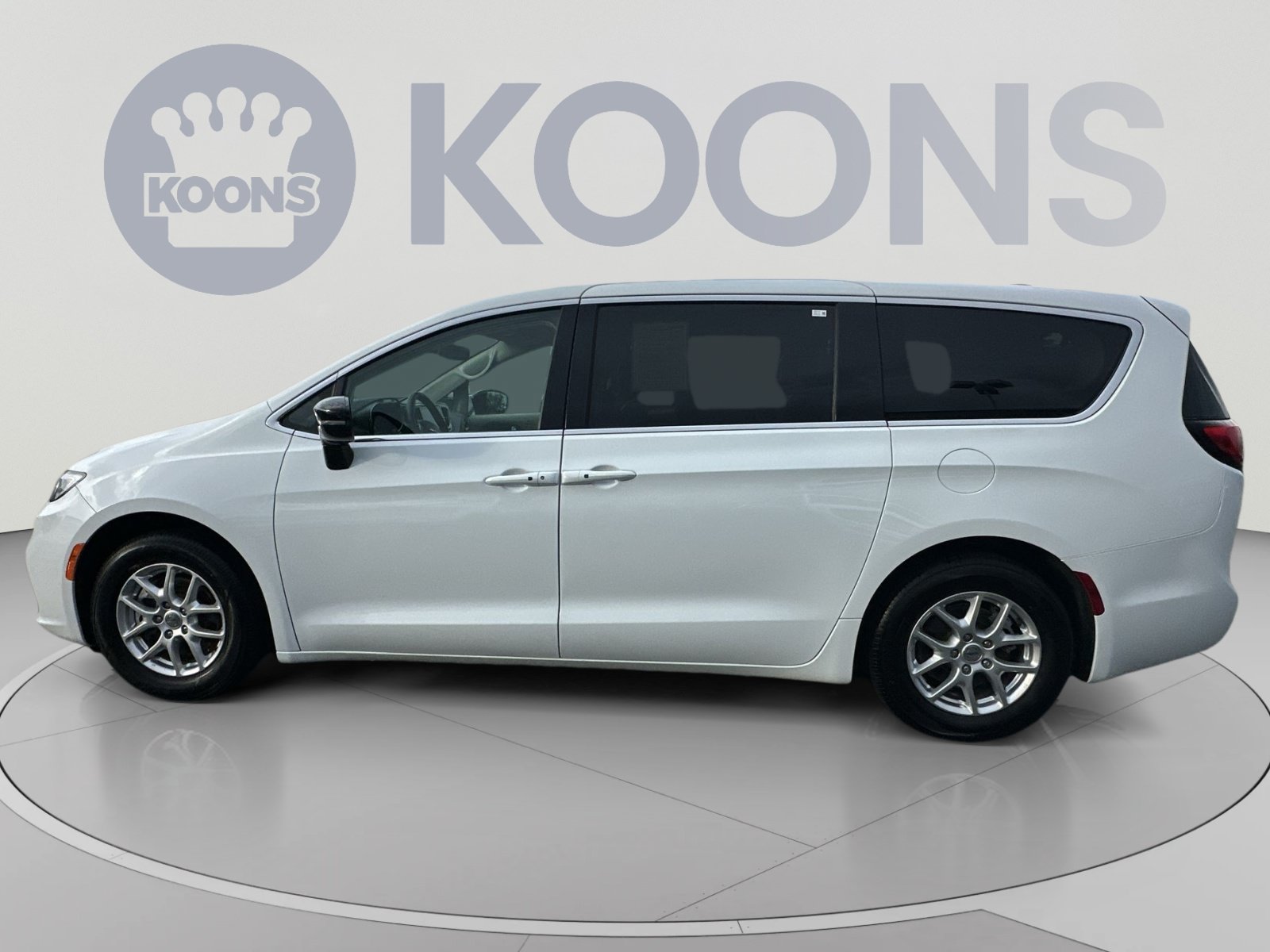 Used 2024 Chrysler Pacifica Touring-L FWD image 7