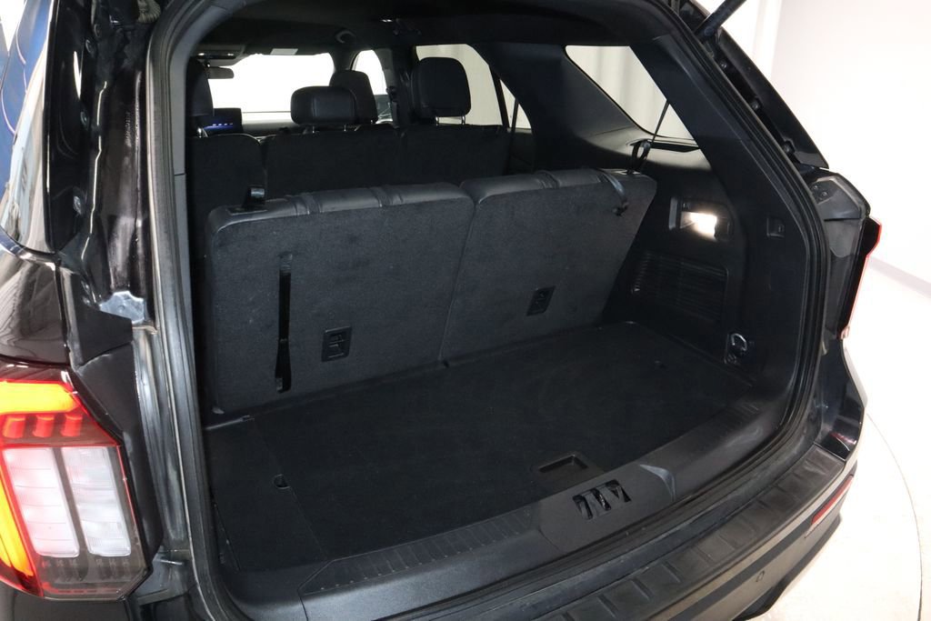 Certified 2025 Ford Explorer ST-Line w/ ST-Line Street Pack image 16