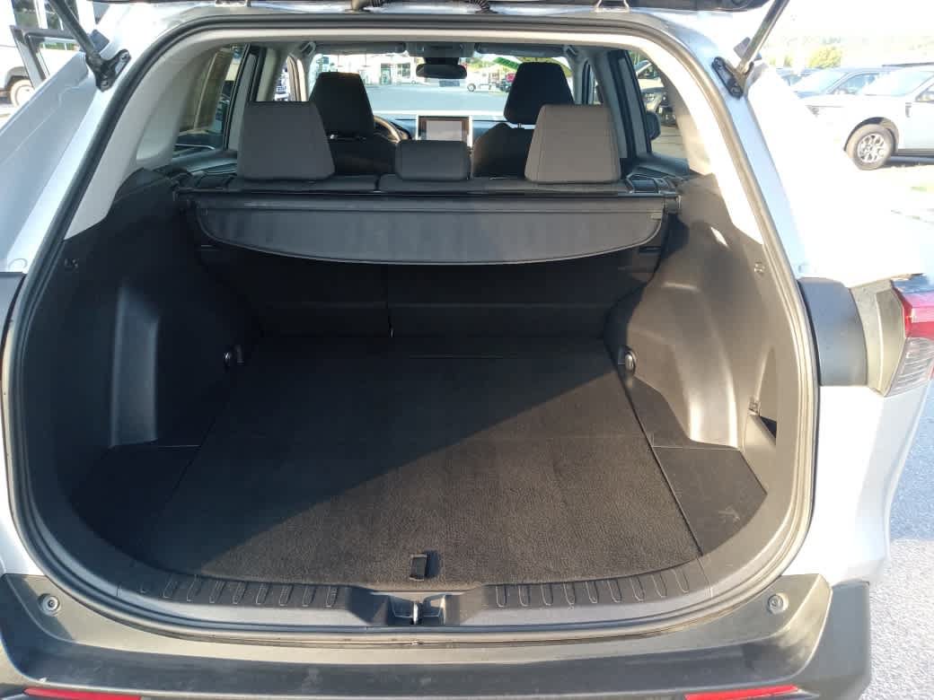 Used 2023 Toyota RAV4 XLE AWD/4WD image 28