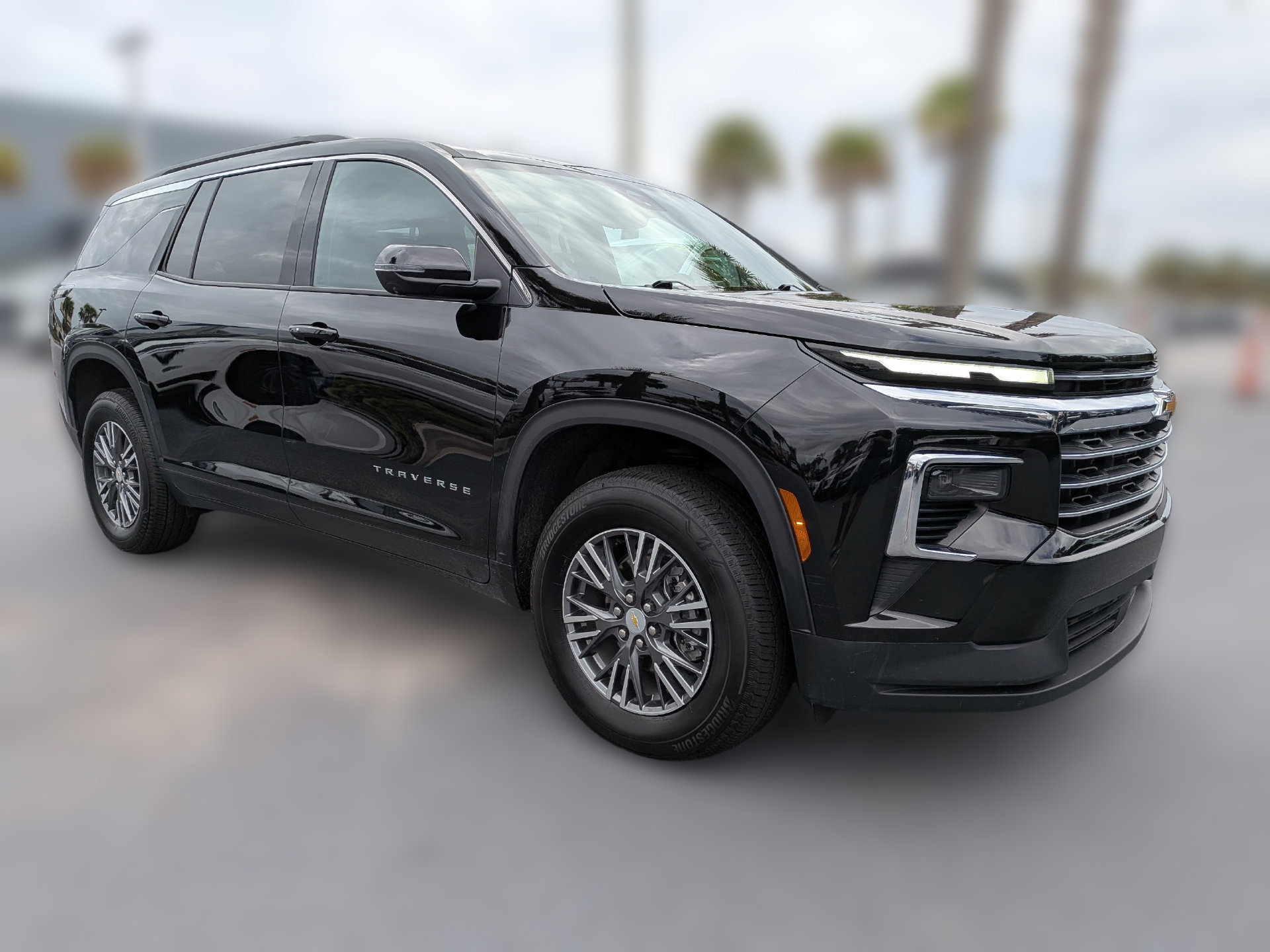 Used 2026 Chevrolet Traverse LT w/ Driver Confidence Package FWD image 2