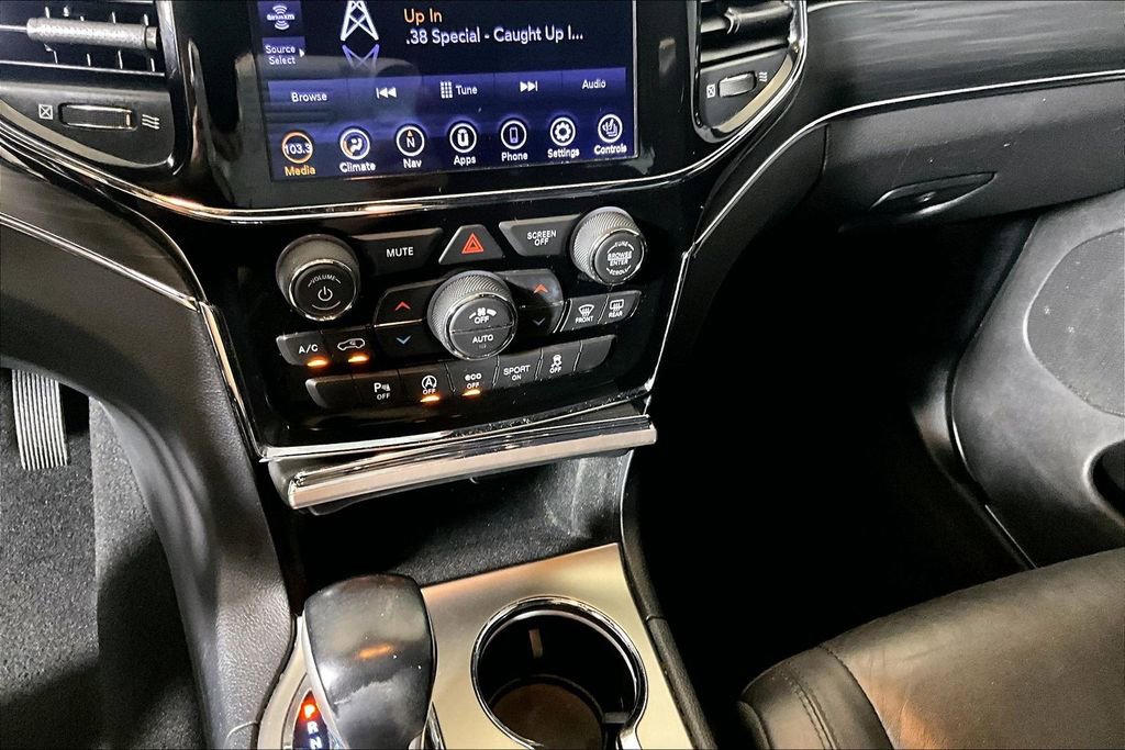 Used 2020 Jeep Grand Cherokee Limited AWD/4WD image 25