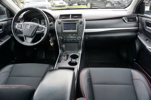 Used 2017 Toyota Camry SE FWD image 6