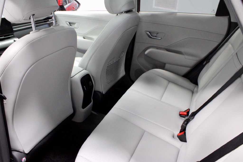 Used 2024 Hyundai Kona Limited AWD/4WD image 21