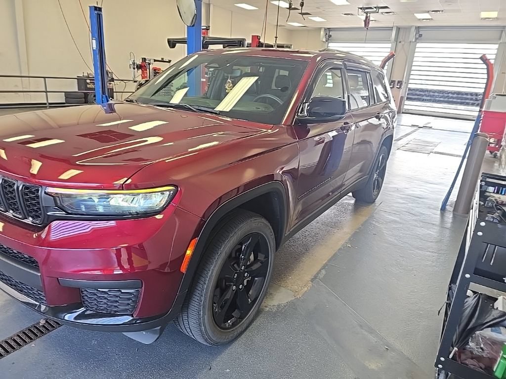 Used 2023 Jeep Grand Cherokee L Laredo AWD/4WD image 2