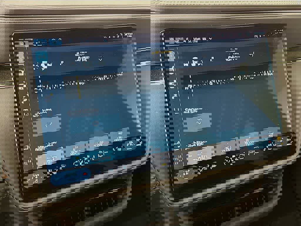 Used 2025 Rivian R1S Adventure image 21