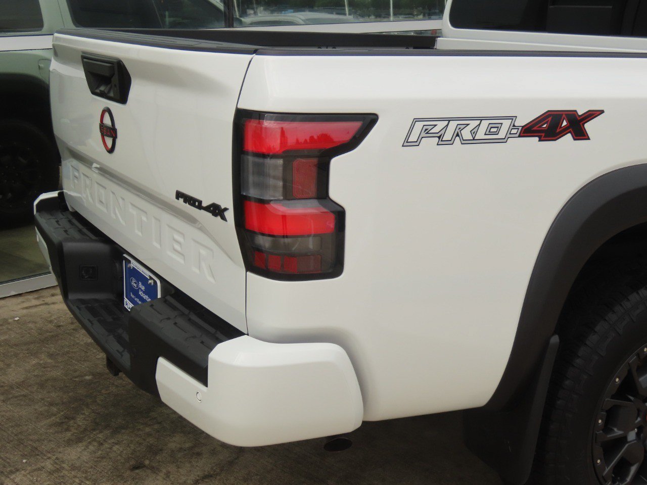 Used 2023 Nissan Frontier PRO-4X w/ Pro-4X Premium Package AWD/4WD image 12