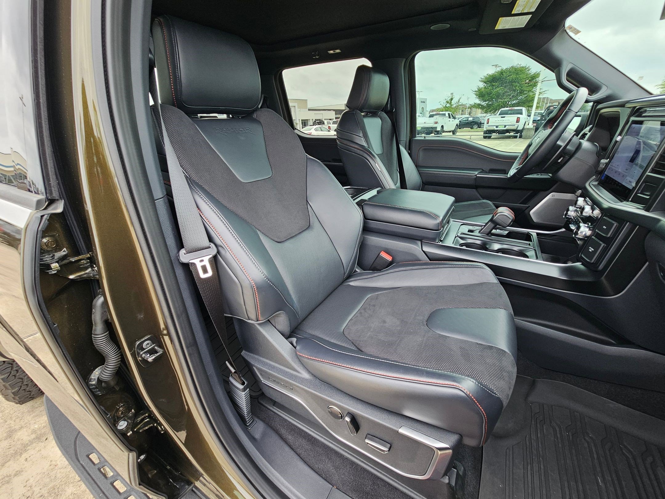 Certified 2025 Ford F150 Raptor AWD/4WD image 32