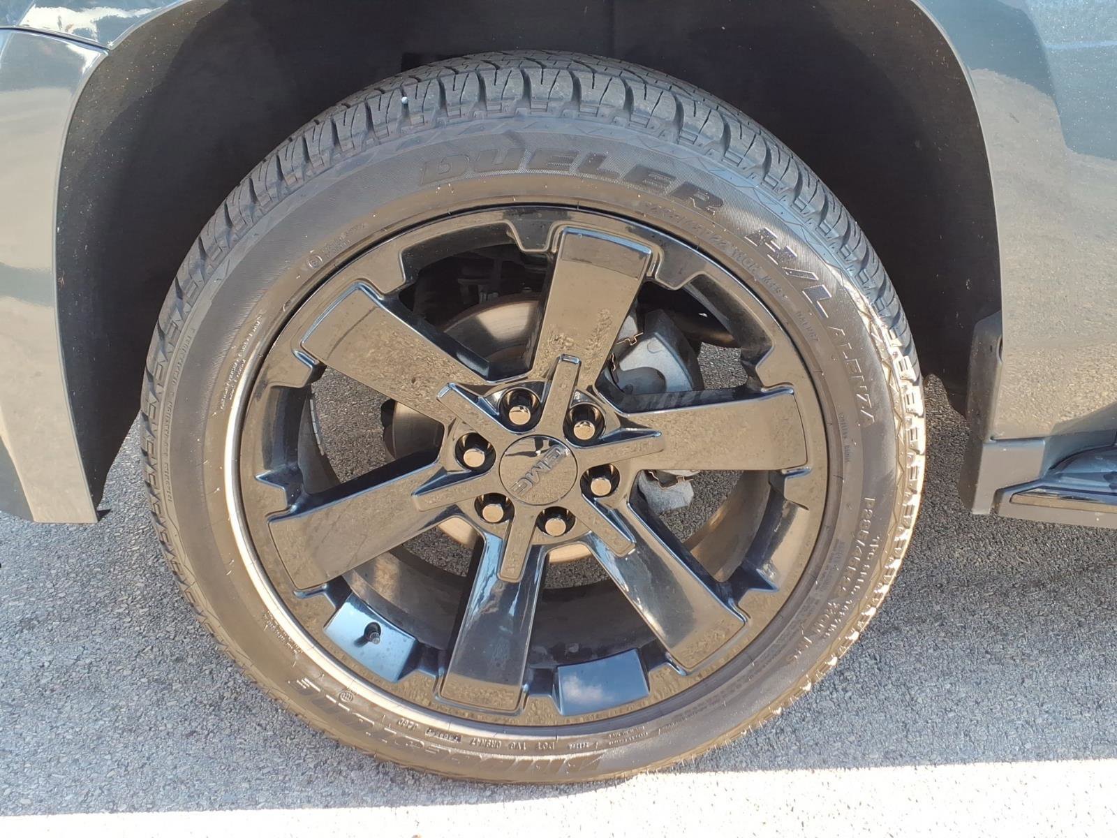 Used 2019 GMC Yukon XL SLT w/ Graphite Performance Edition image 9