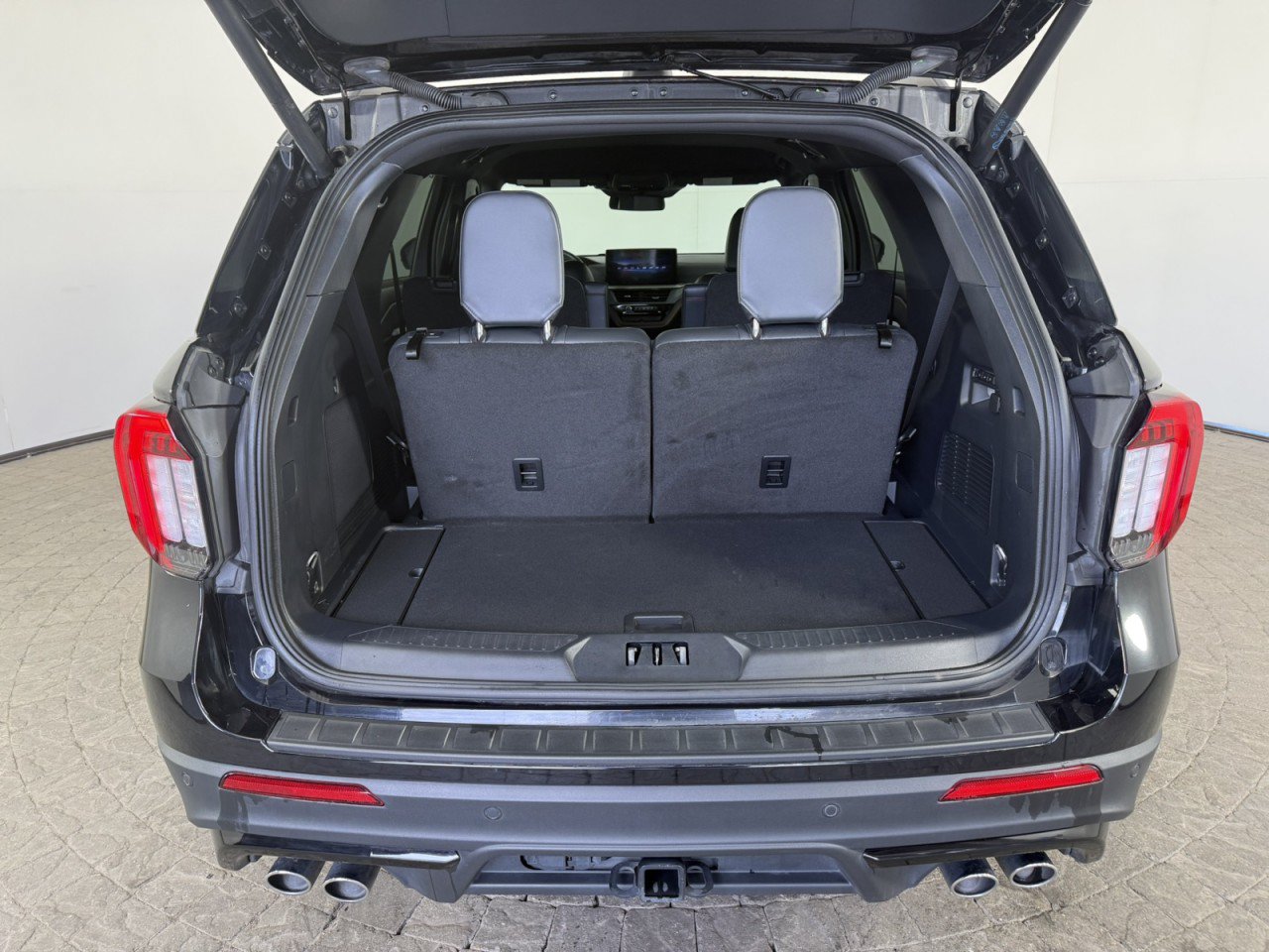 Certified 2025 Ford Explorer ST RWD image 7