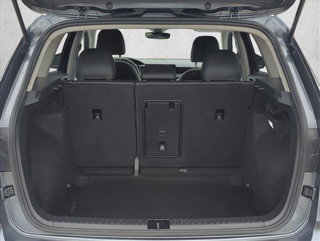 Used 2025 Volkswagen Taos SE FWD image 18