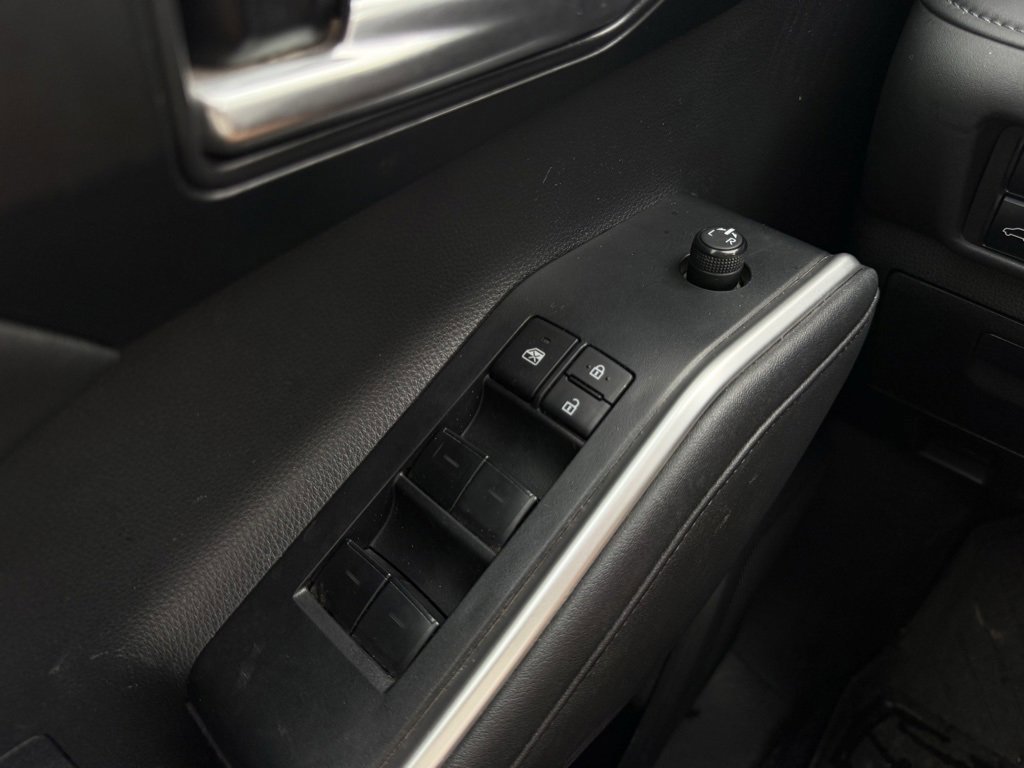 Used 2023 Toyota Highlander XLE image 12