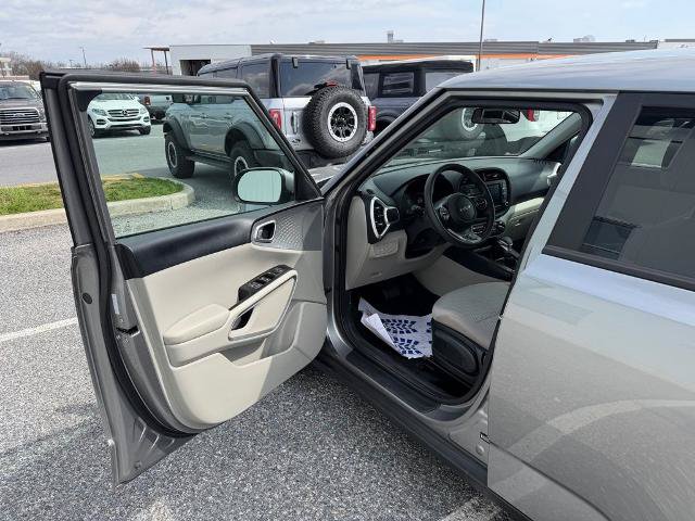 Used 2025 Kia Soul LX FWD image 10