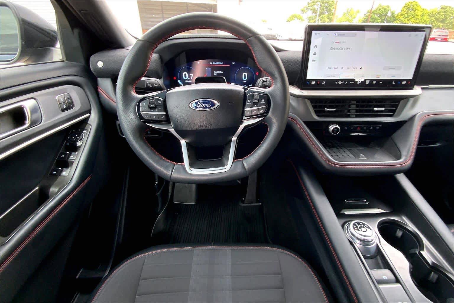 Certified 2025 Ford Explorer ST-Line w/ Premium Package RWD image 6