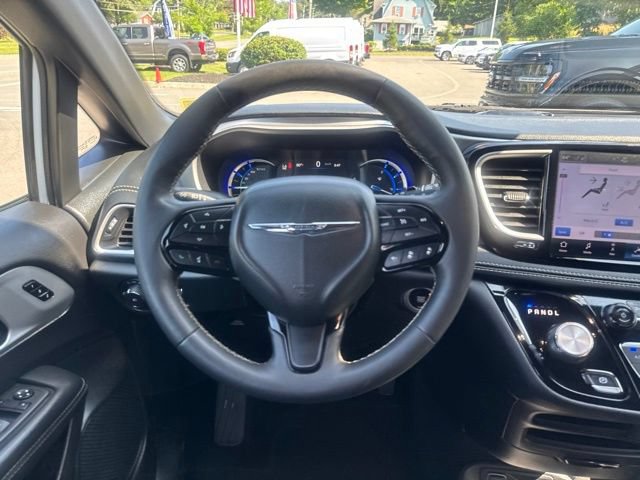 Used 2024 Chrysler Pacifica Limited FWD image 25