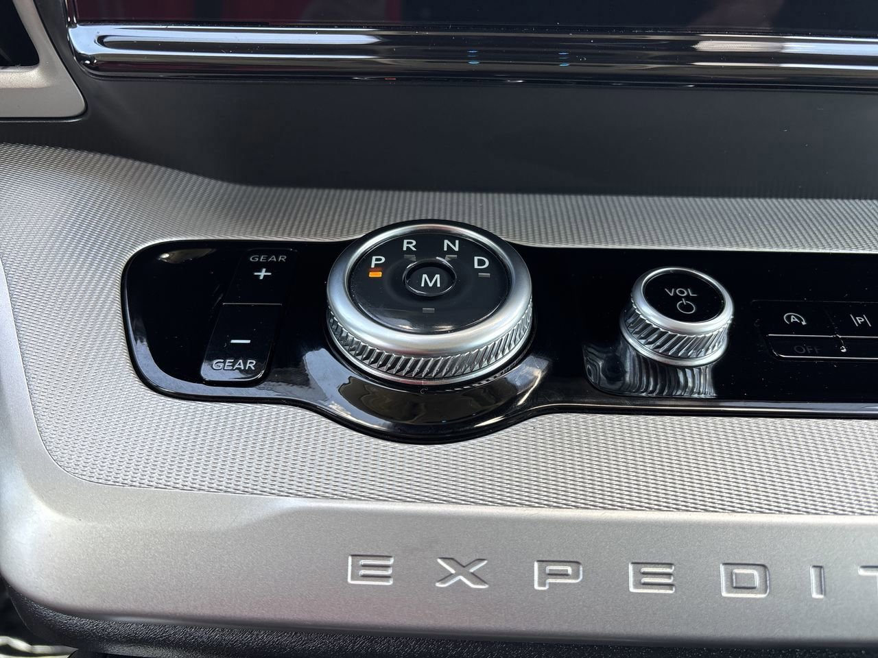 Certified 2025 Ford Expedition Active AWD/4WD image 34