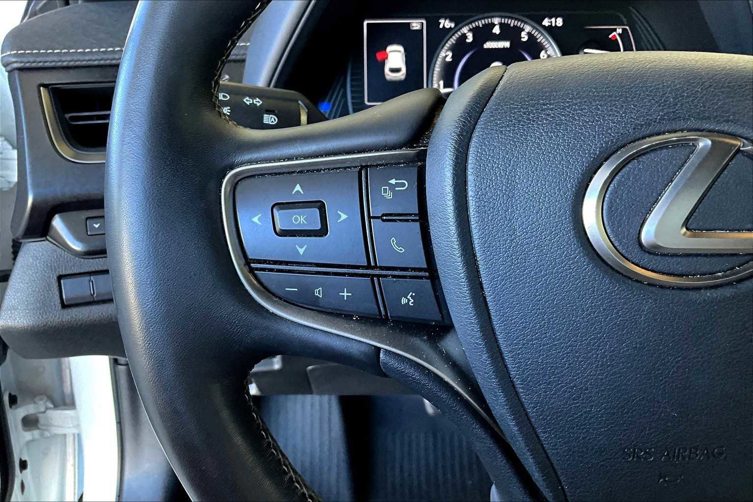 Used 2022 Lexus UX 200 w/ Premium Package image 23