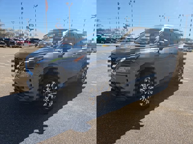 Used 2023 Nissan Rogue SV image 7