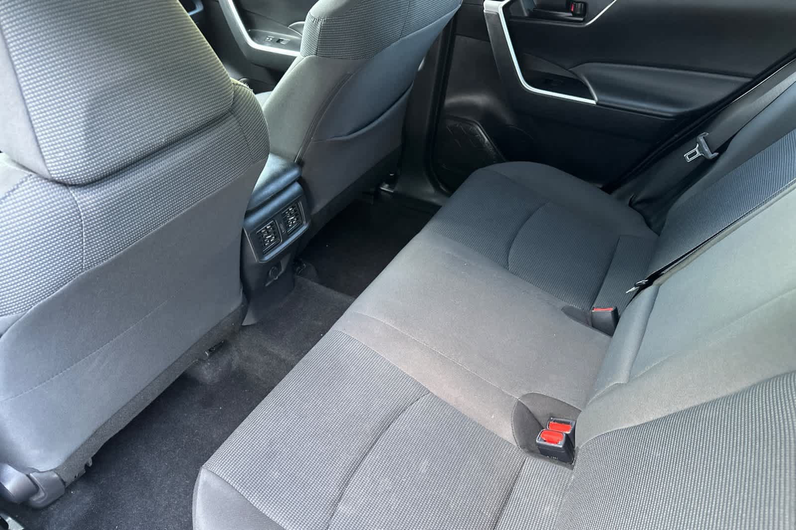 Used 2025 Toyota RAV4 LE AWD/4WD image 4