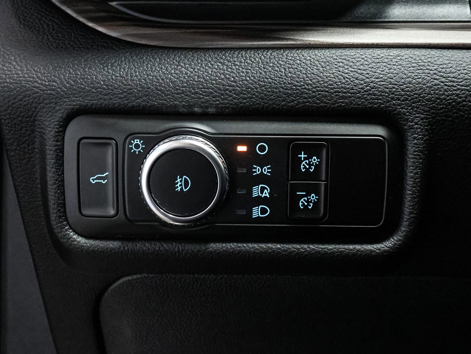 Certified 2023 Ford Explorer Limited w/ Limited Technology Package AWD/4WD image 32