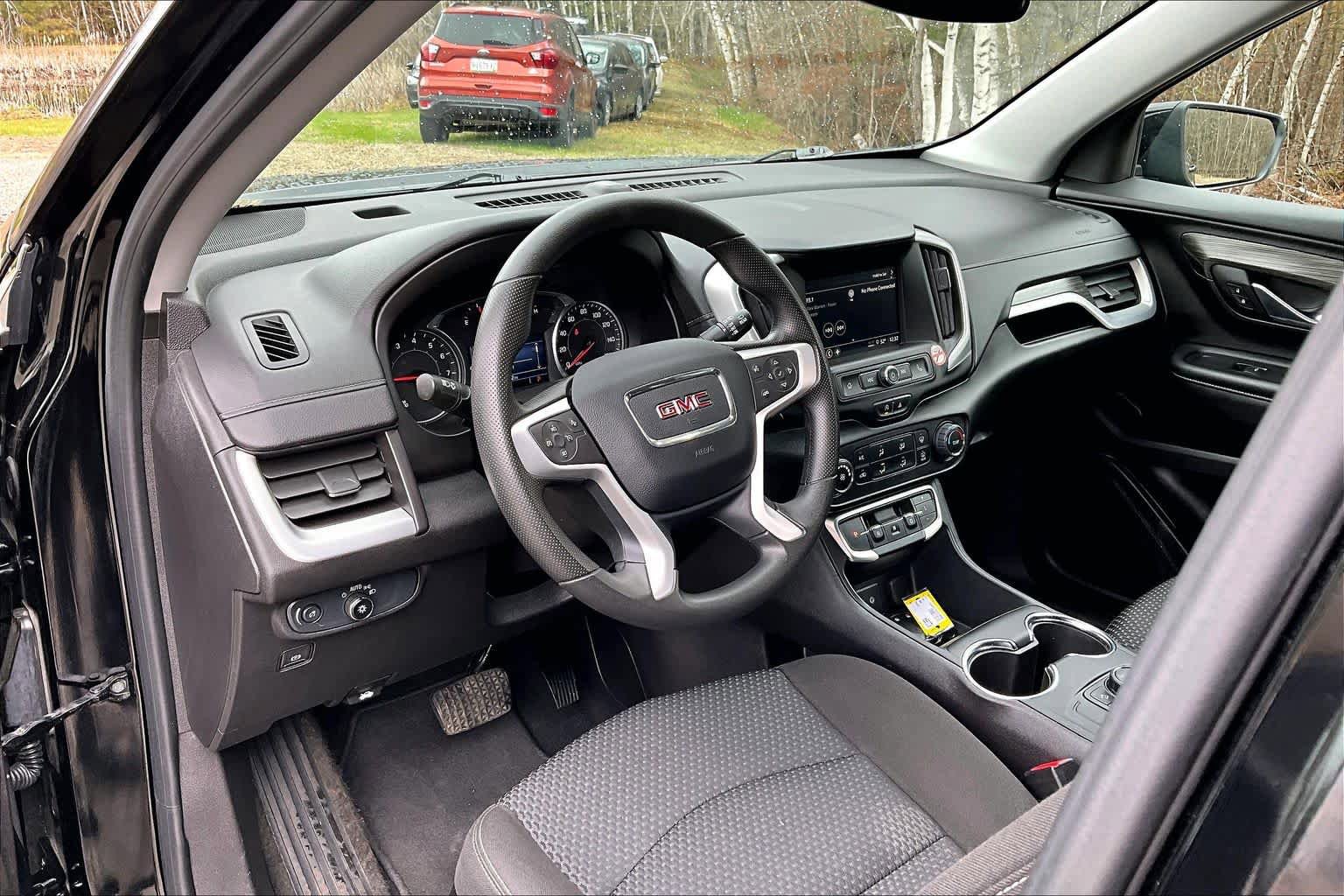 Used 2024 GMC Terrain SLE AWD/4WD image 18