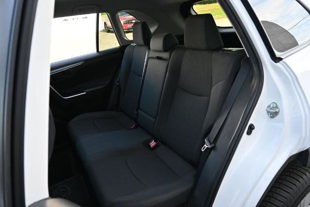 Used 2021 Toyota RAV4 LE AWD/4WD image 24